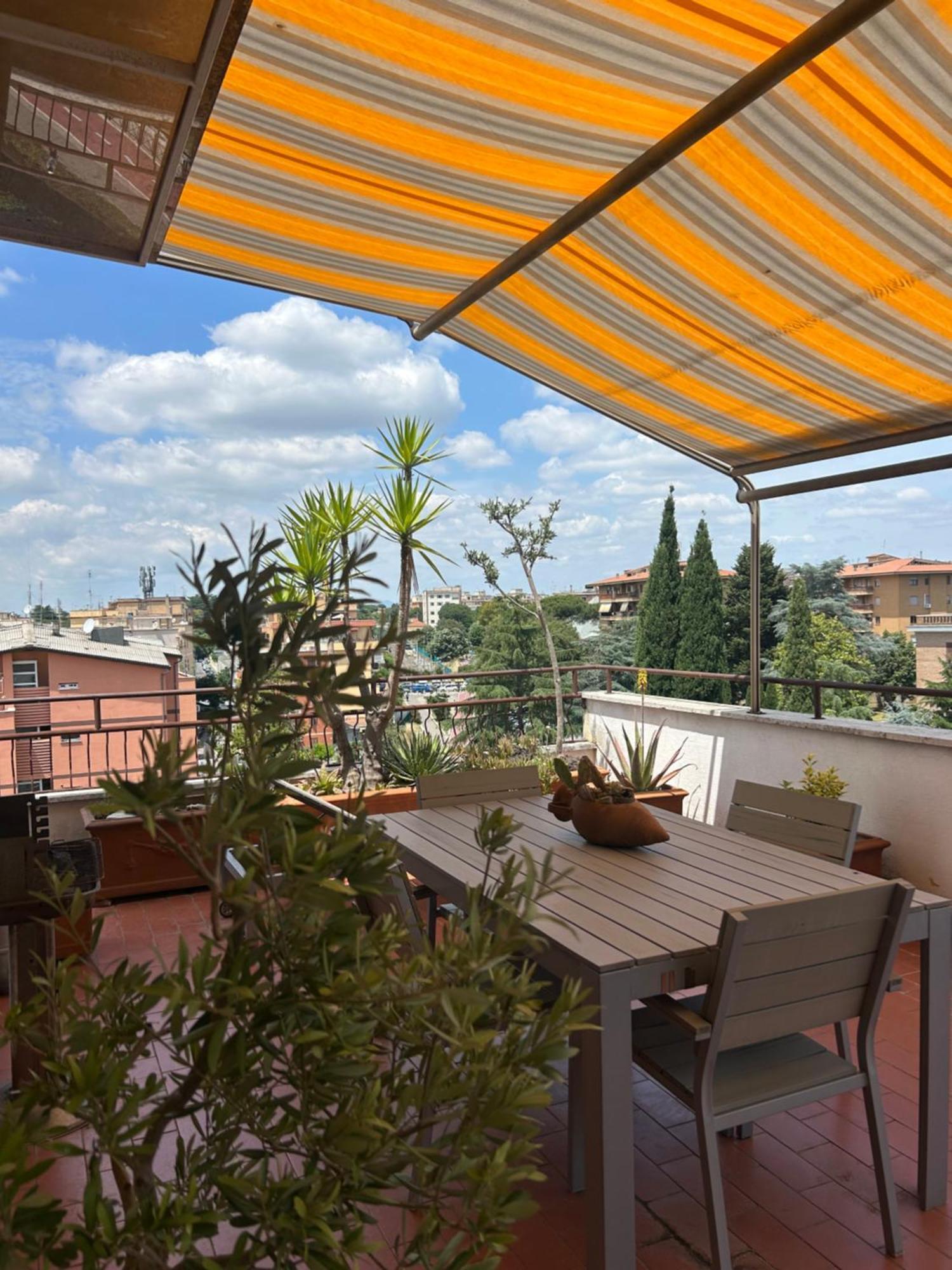 Appartamento Con Terrazza Vicino Gemelli E Vaticano Apartment *